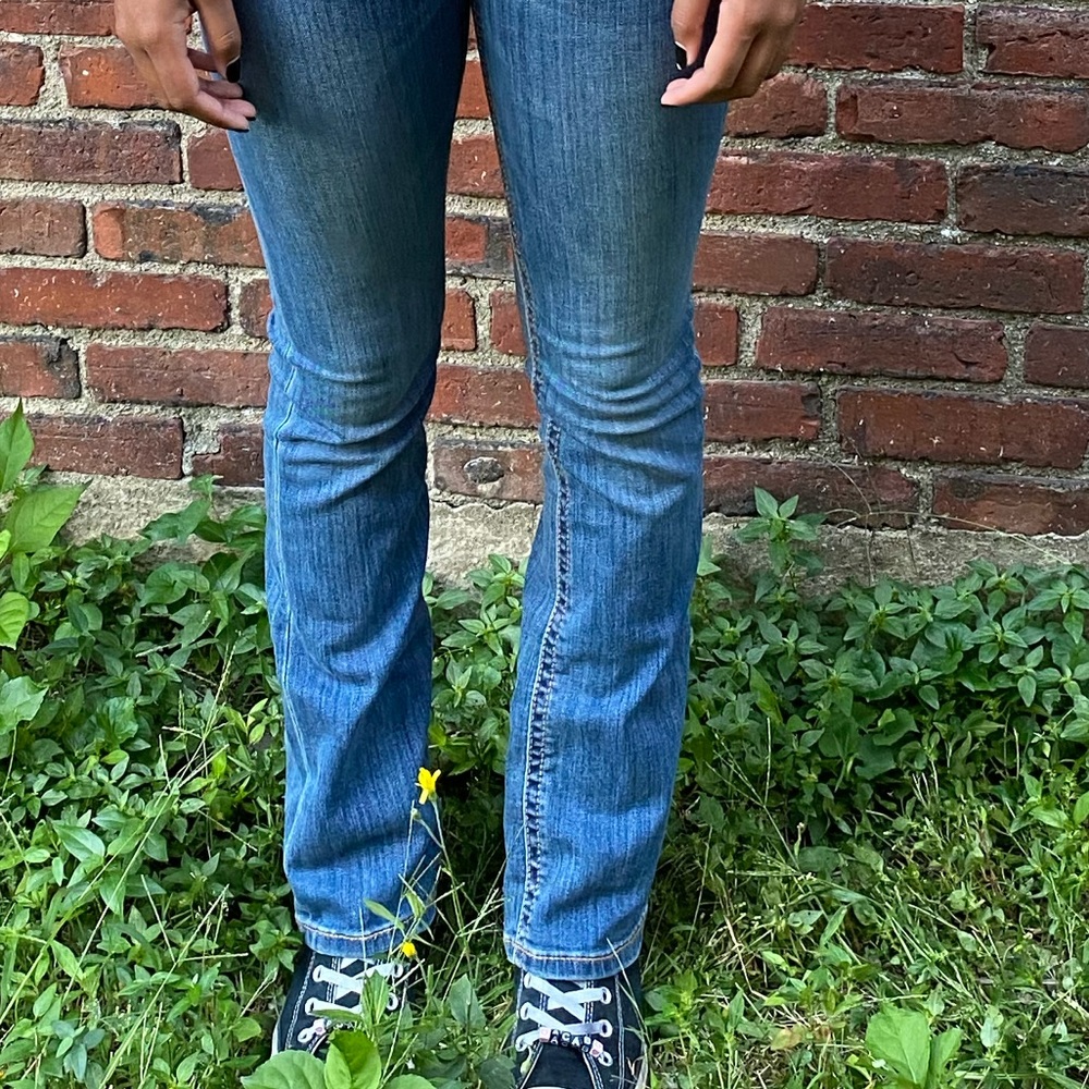 Low- Rise Barely Boot Jeans
